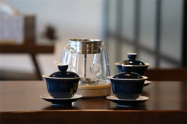 IKEAコーナープラントスタンド、なぜ部屋の隅が一瞬でオシャレ空間になるのか